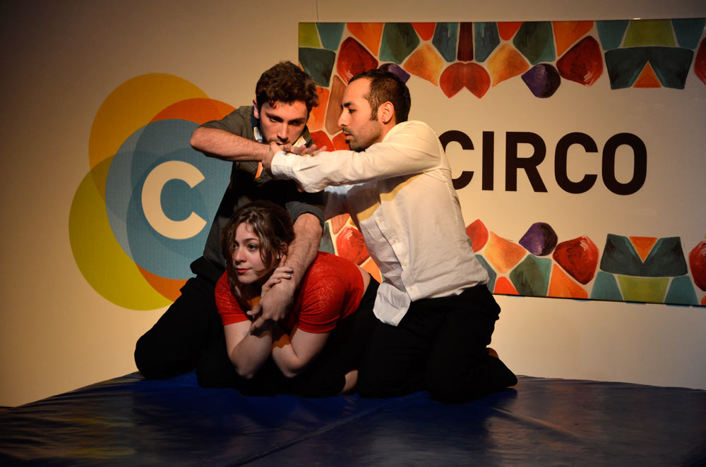 Pequeño Circo -  Teatro por la identidad 2014 - Tecnópolis - Alumnos Circo UNSAM - Diana Sauval