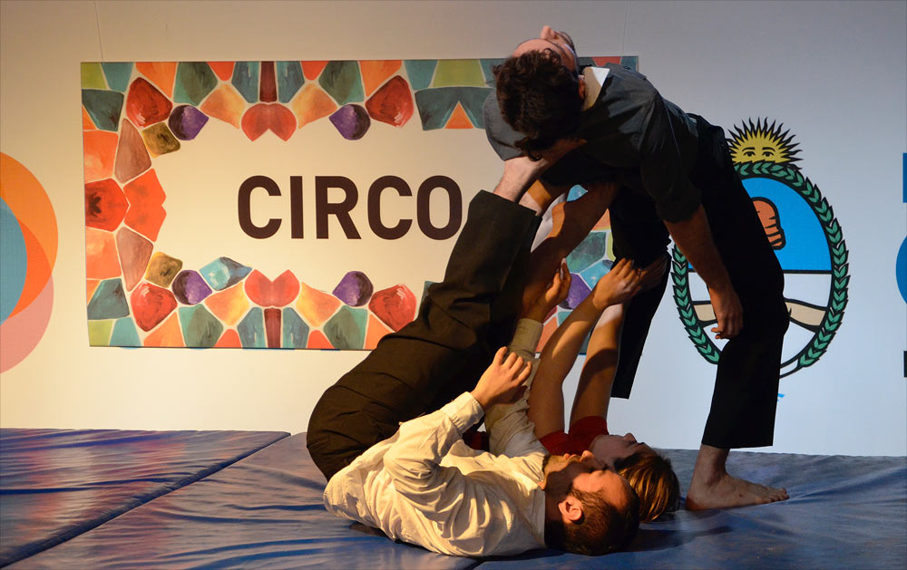 Pequeño Circo -  Teatro por la identidad 2014 - Tecnópolis - Alumnos Circo UNSAM - Diana Sauval